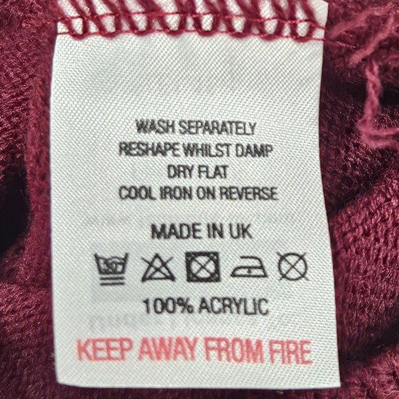 Harry Potter Gryffindor Sweater 7/8 & Madmia Socks Collab Set NWT/NWOT - Picture 12 of 12